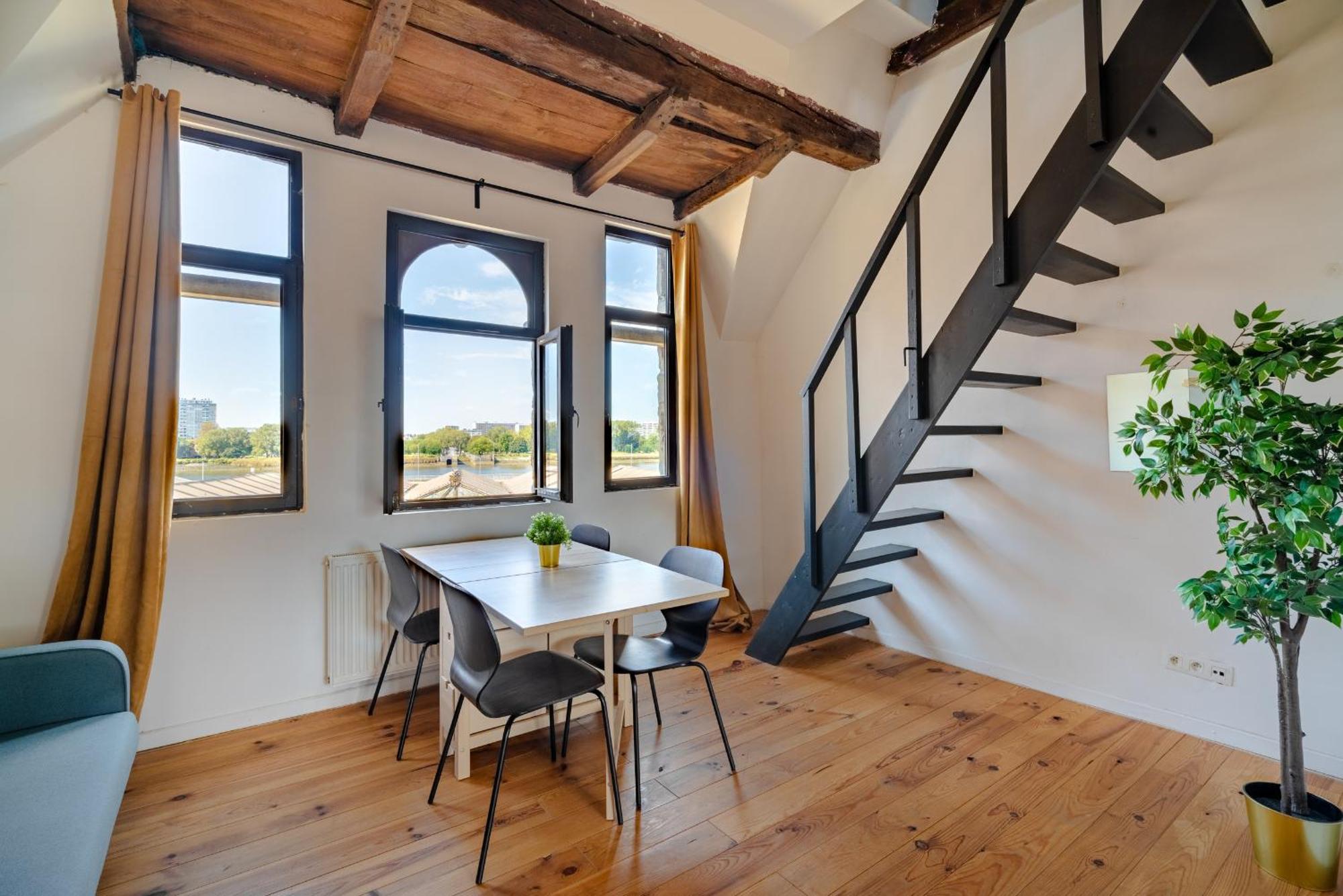Charming Two-Bedroom River Side Apartment Antwerpen Eksteriør billede