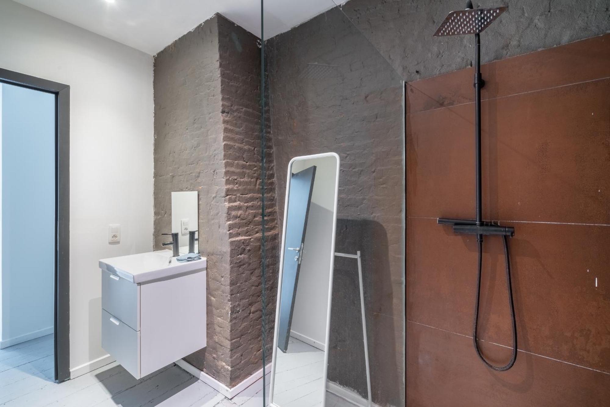Charming Two-Bedroom River Side Apartment Antwerpen Eksteriør billede