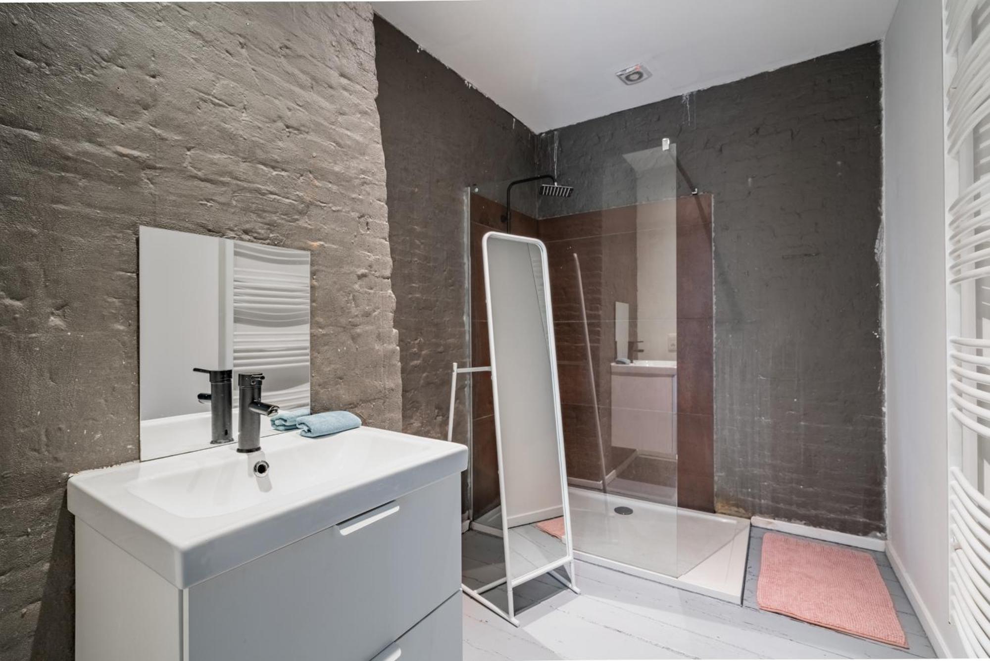 Charming Two-Bedroom River Side Apartment Antwerpen Eksteriør billede